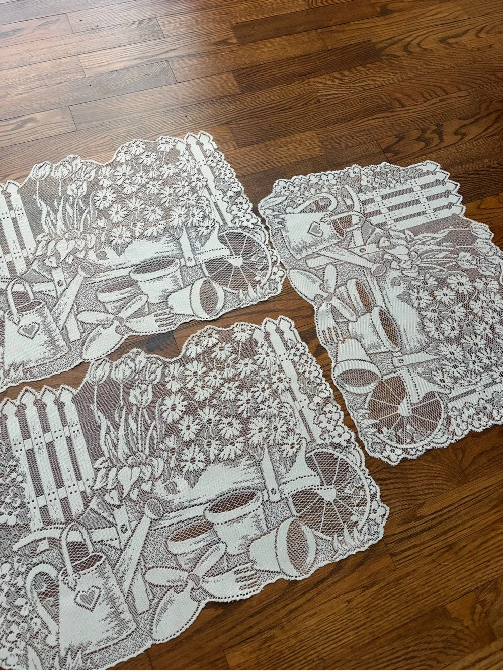 Vintage White Lace Placemats Garden Watering Can Flowers Kitchen Decor Set of 6